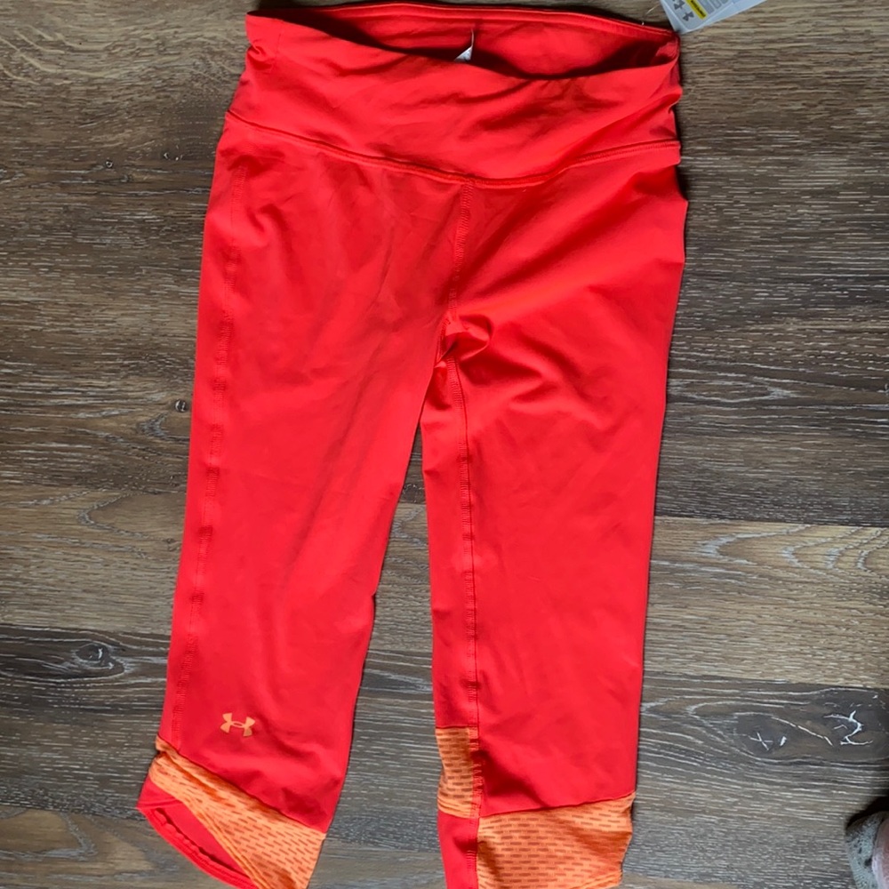 Small Under Armour Capri leggings